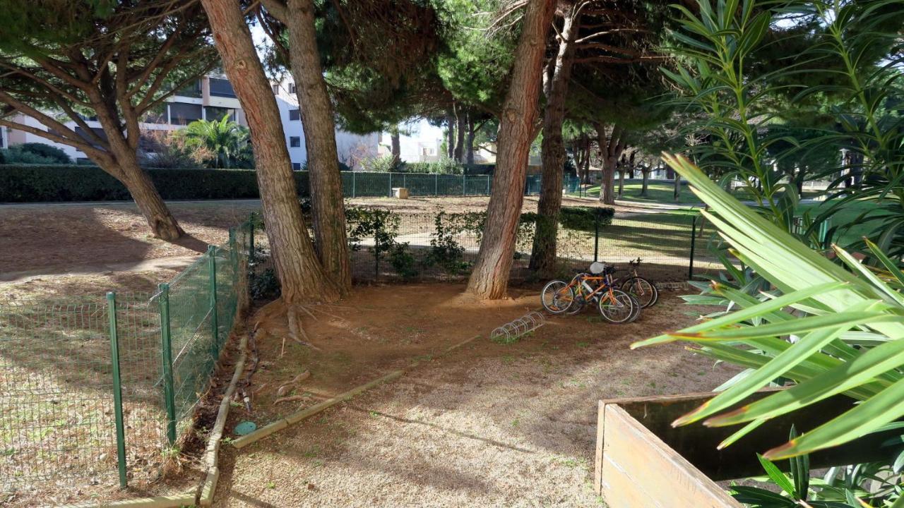 Studio 4 couchages avec grande terrasse en rez-de-jardin à deux pas des plages Le Grau-du-Roi Exterior foto